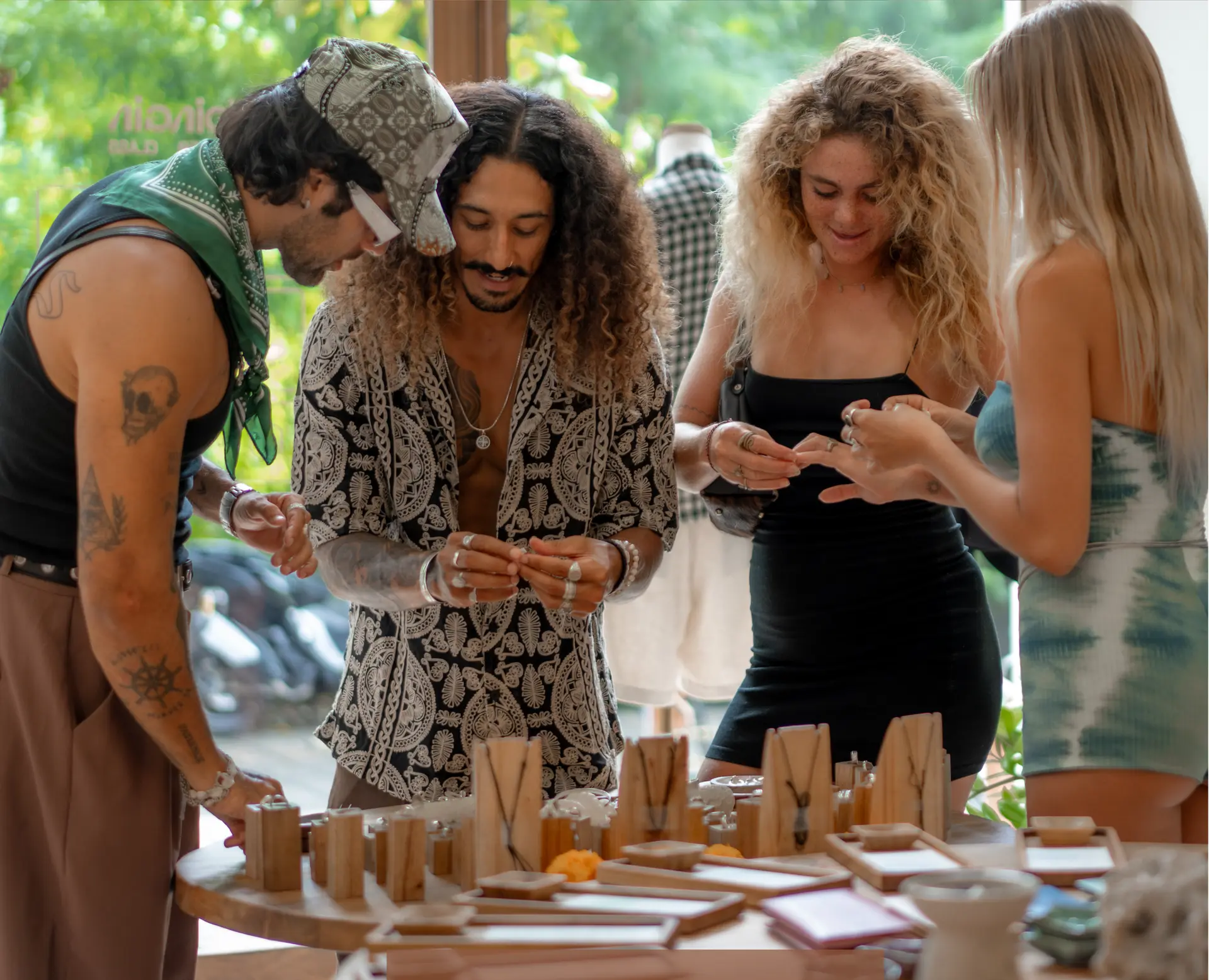Uluwatu Silver Class - Seminyak Silver Class - Best Silver Class in Bali - 1 Guests choosing silver rings during a Bingin Silver Class workshop