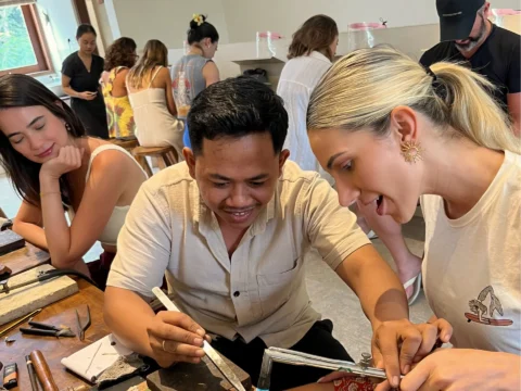 Guests taking part in a silver jewelry workshop at Bingin Silver Class Seminyak