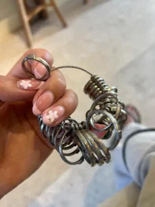 Couple joining jewelry making workshop at Bingin Silver Class, Uluwatu Bali.