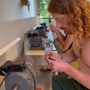 Learn Balinese silversmithing through our jewellery making Canggu workshop.
