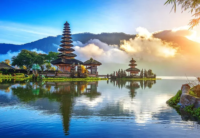 Bali tour packages including Ulun Danu Beratan Temple sightseeing